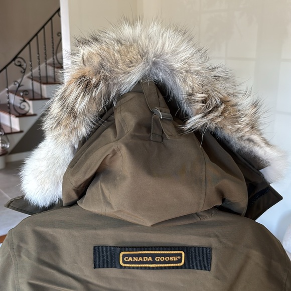 Canada Goose NWT Men’s Langford Heritage Parka Size M In Military Green w Fur - Picture 11 of 11